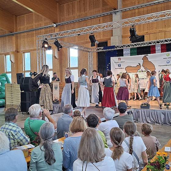 Modenschau der Schneidermeisterin Maria Posch aus Ratten