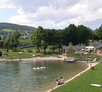 Fischbacher Badeteich mit Café