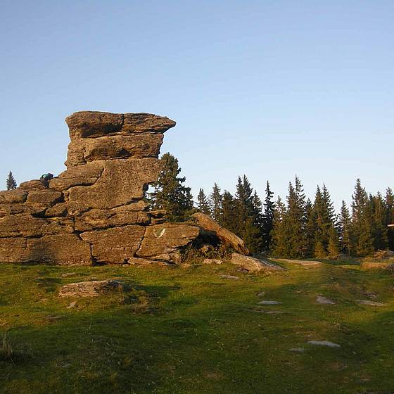 Teufelstein in Fischbach bei Sonnenuntergang